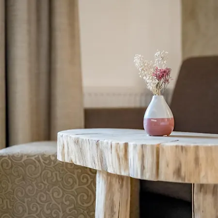 Tilia Living - Mit Dem Komfort Eines Kleinen, Feinen 4* Ried im Oberinntal