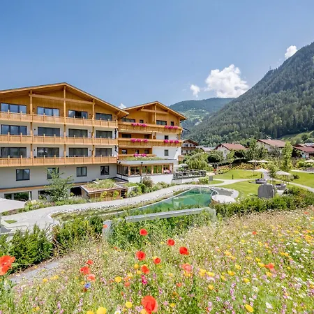 Ξενοδοχείο Tilia Living - Mit Dem Komfort Eines Kleinen, Feinen Ried im Oberinntal